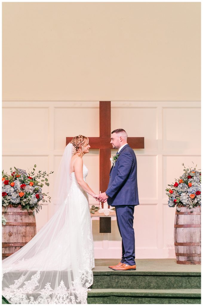 Couple at the altar 