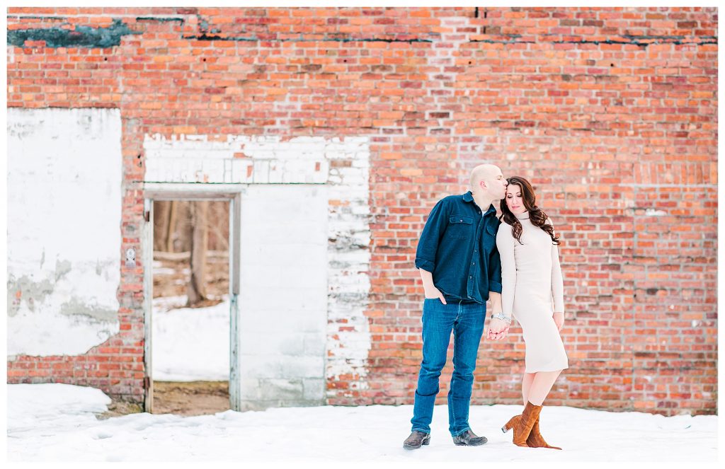 Bright winter engagement session 